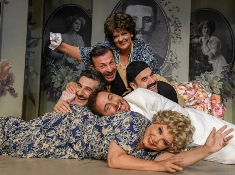 Τελευταίες παραστάσεις για τα "Μαλλιά Κουβάρια" στο Θέατρο του Μύλου