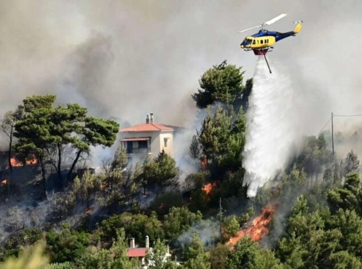 Η Αττική φλέγεται!!! Μάχη με μέτωπα 30 χλμ. σε Βαρνάβα, Γραμματικό, Ανατολή (LIVE)