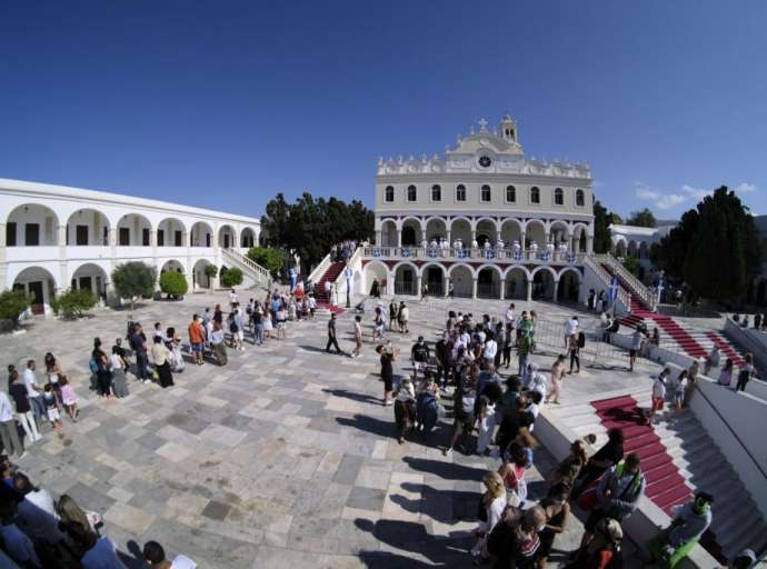 Δεκαπενταύγουστος: Με λαμπρότητα και κατάνυξη εορτάζεται σήμερα η Κοίμηση της Θεοτόκου