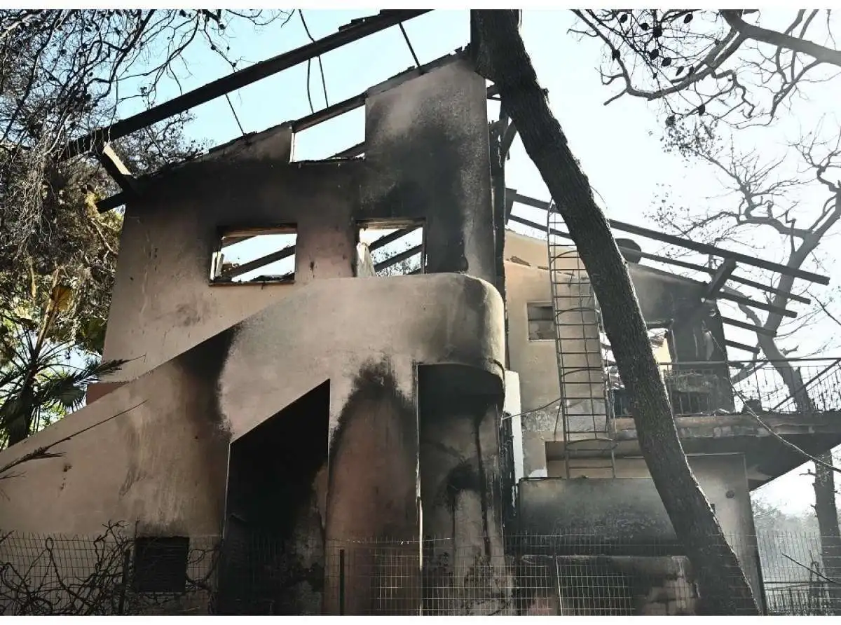 Φωτιά στην Αττική: Ακατάλληλες 104 κατοικίες μέχρι τώρα