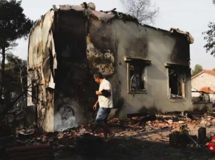 Φωτιά στην Αττική: Καταγγελίες και φόβοι για πλιάτσικο στις καμένες περιοχές - Συνεχείς περιπολίες της ΕΛ.ΑΣ.
