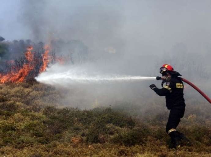 Υπό έλεγχο η φωτιά σε δασική έκταση στην Καρυά Ολύμπου