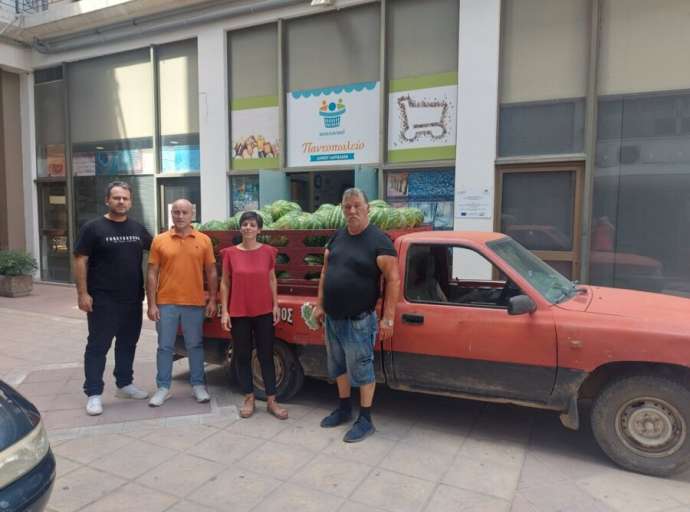 Προσφορά δυο τόνοι καρπούζια στο Κοινωνικό Παντοπωλείο του Δ.Λαρισαίων