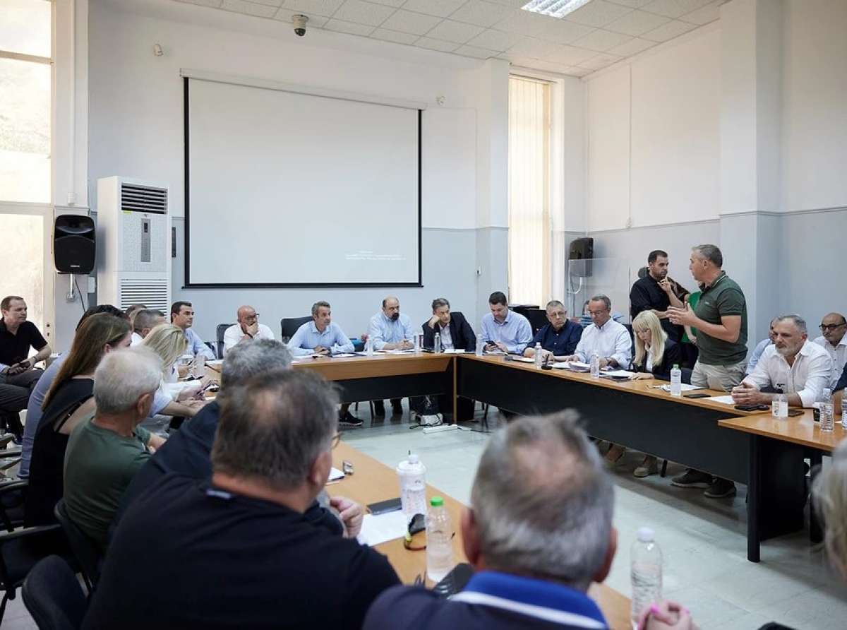 Μητσοτάκης από τη Φαρκαδόνα: Ξέρουμε πολύ καλά ότι οι ζημιές και οι πληγές είναι ακόμα εδώ – Έχουν δαπανηθεί ήδη 650 εκατομμύρια