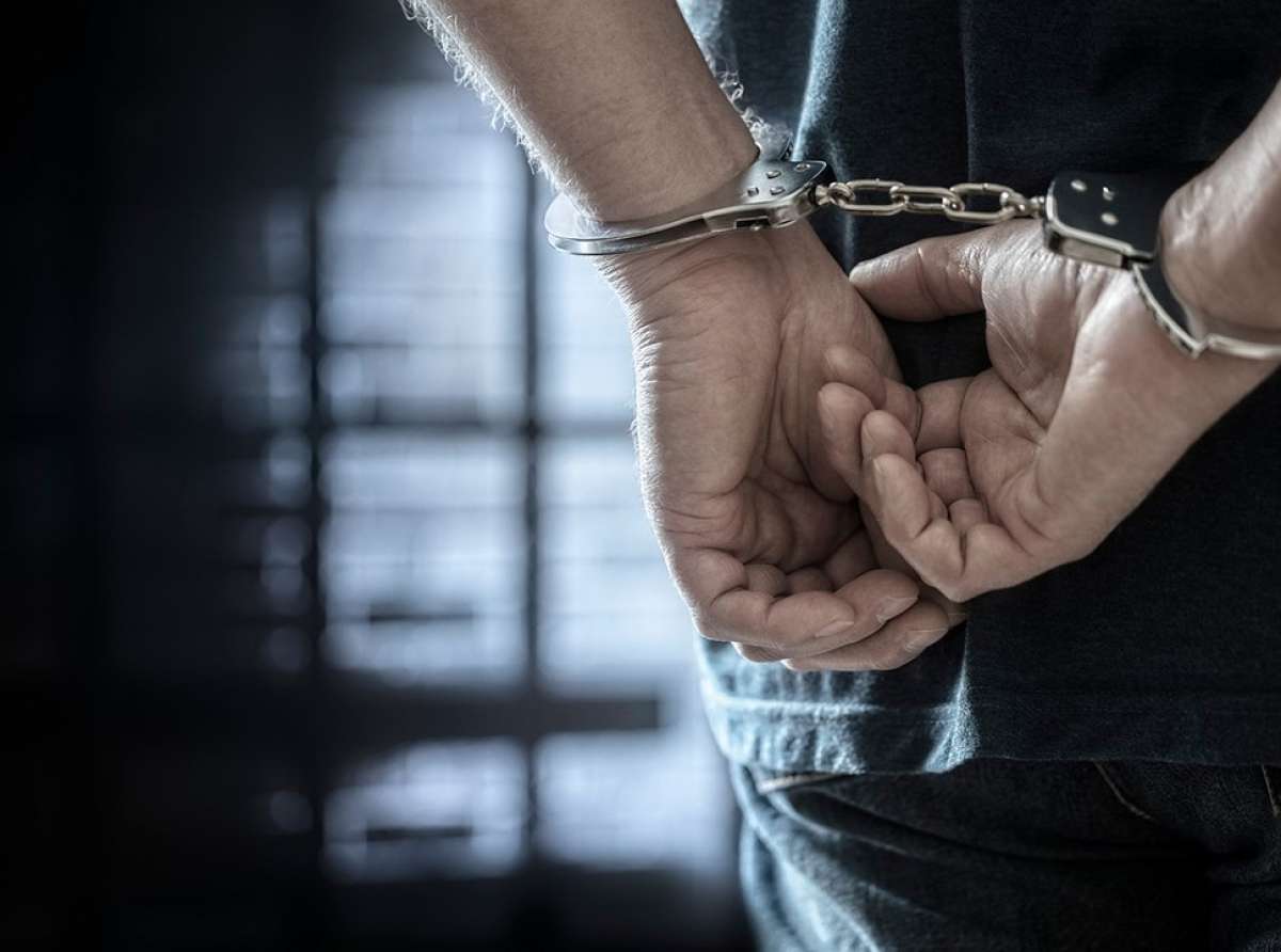 Κυκλοφορούσε στον Τύρναβο με απόπειρα ανθρωποκτονίας... στην πλάτη