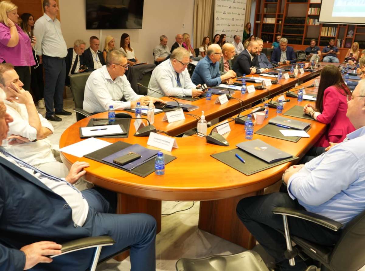 Με τον Κουρέτα η Ένωση Περιφερειών στην κόντρα με τον Μπέο