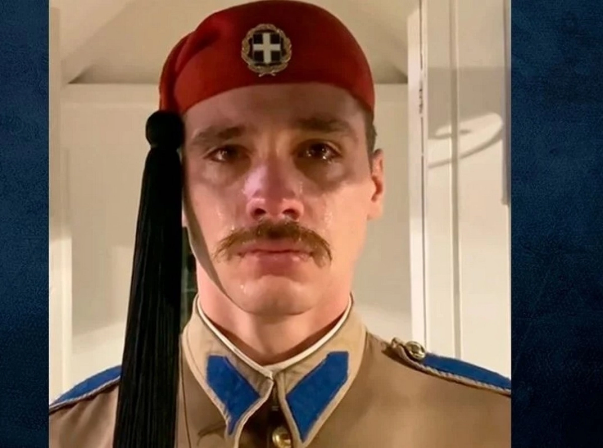 Συγκινητικές στιγμές με Εύζωνα: Έβαλε τα κλάματα στην τελευταία υπηρεσία του – «Μας έκανες τόσο υπερήφανους»