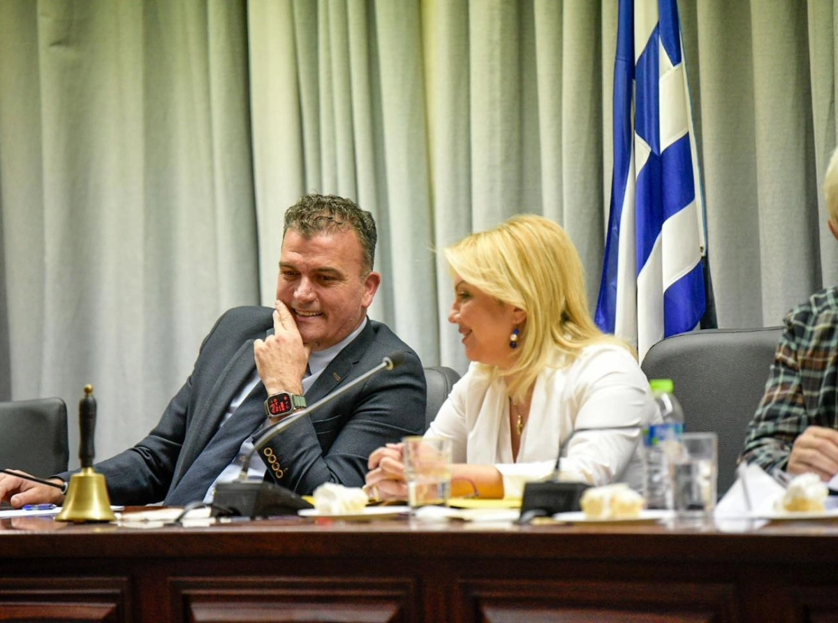 Το Δημοτικό Συμβούλιο των "παραισθήσεων" και του "Μπέου της Λάρισας"