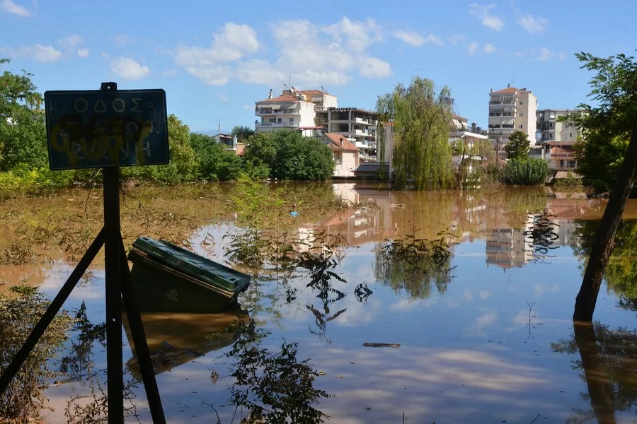 Δε δίνουν σύνταξη σε πλημμυροπαθή Λαρισαίο παρά την αναστολή εισφορών - Παρέμβαση Κόκκαλη στον ΕΦΚΑ