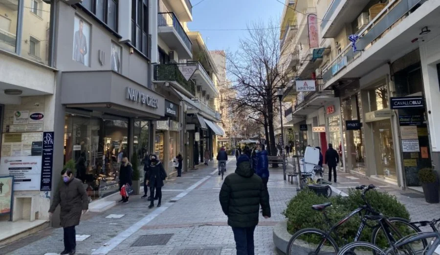 Ανοιχτή η αγορά της Λάρισας για αγορές της τελευταίας στιγμής
