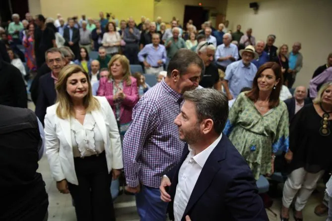 Ανδρουλάκης από Λάρισα: Το ΠΑΣΟΚ η δύναμη ανατροπής υπέρ του λαού