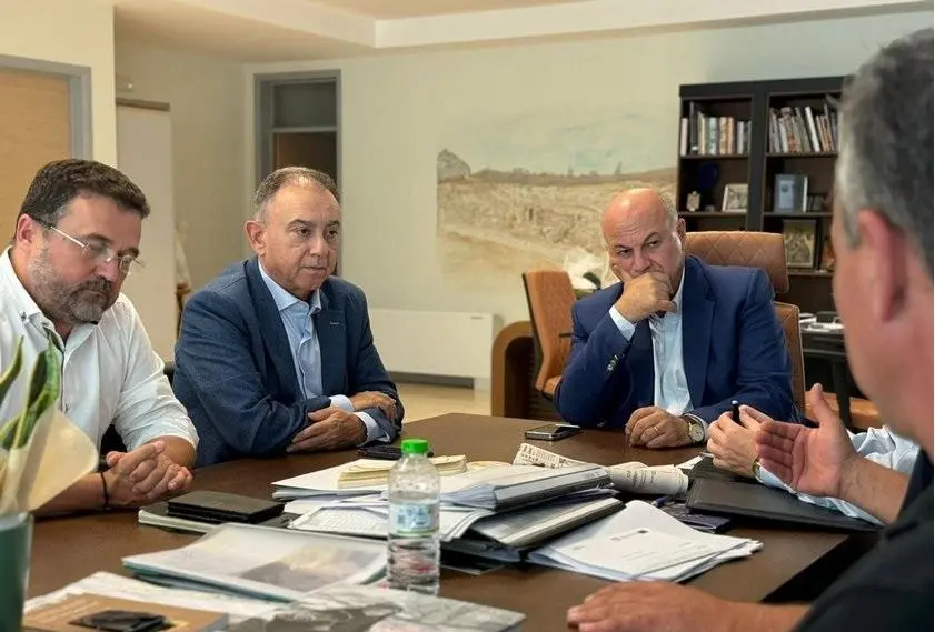 Πέφτουν υπογραφές στα μεγάλα αρδευτικά Καρδίτσας και Φαρσάλων