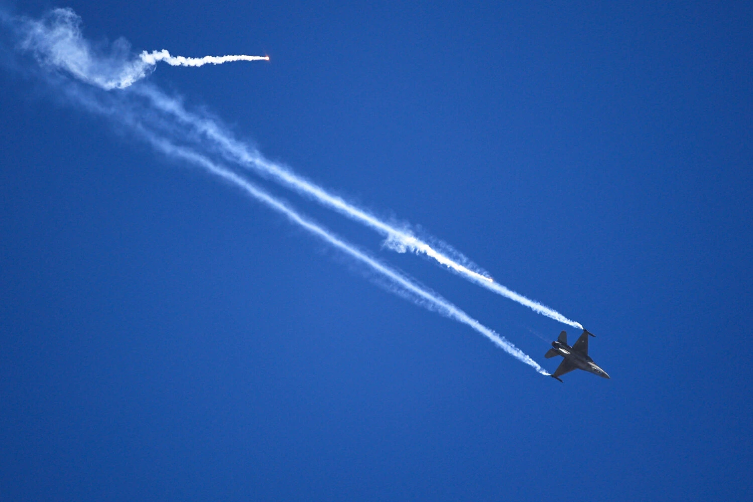 Εντυπωσιακή επίδειξη F16 - Ολοκληρώνονται οι εκδηλώσεις στην 110 Π.M.