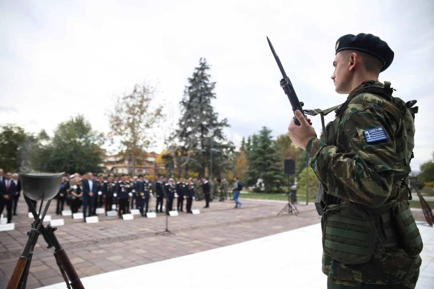 Επιμνημόσυνη δέηση και κατάθεση στεφάνων στο Ηρώο της Λάρισας για την Ημέρα Ενόπλων Δυνάμεων