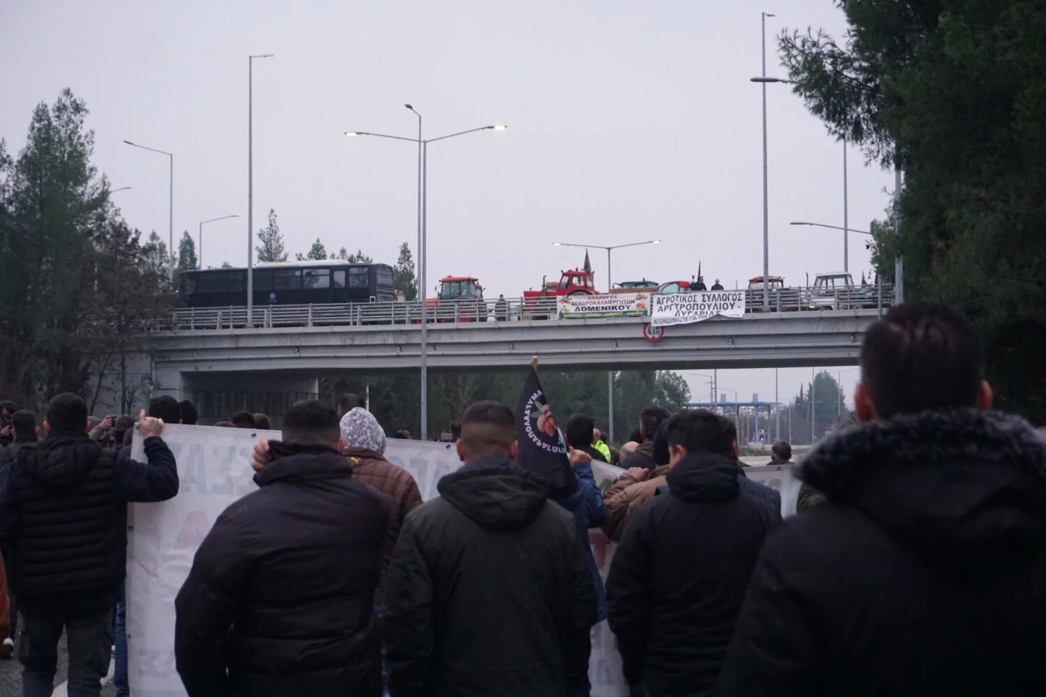 Αγροτικές Κινητοποιήσεις | Συμβολικός αποκλεισμός ΠΑΘΕ - Σήμερα το συλλαλητήριο στην Καρδίτσα