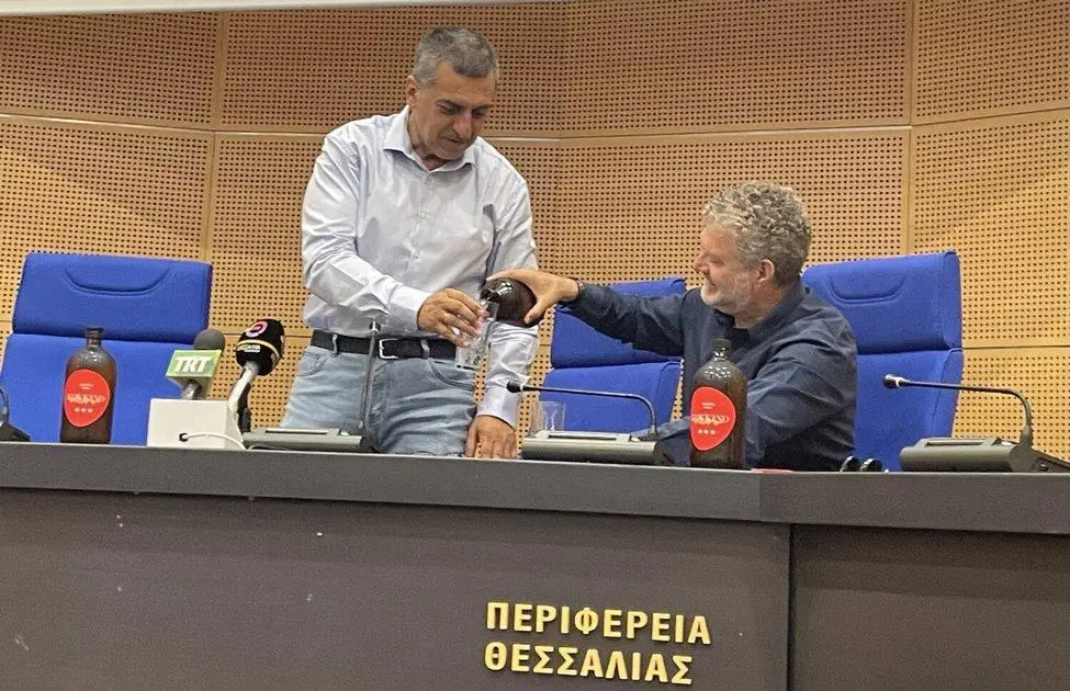 Κάλεσμα Κουρέτα σε ιδιώτες για εμφιάλωση του "κόκκινου νερού"!