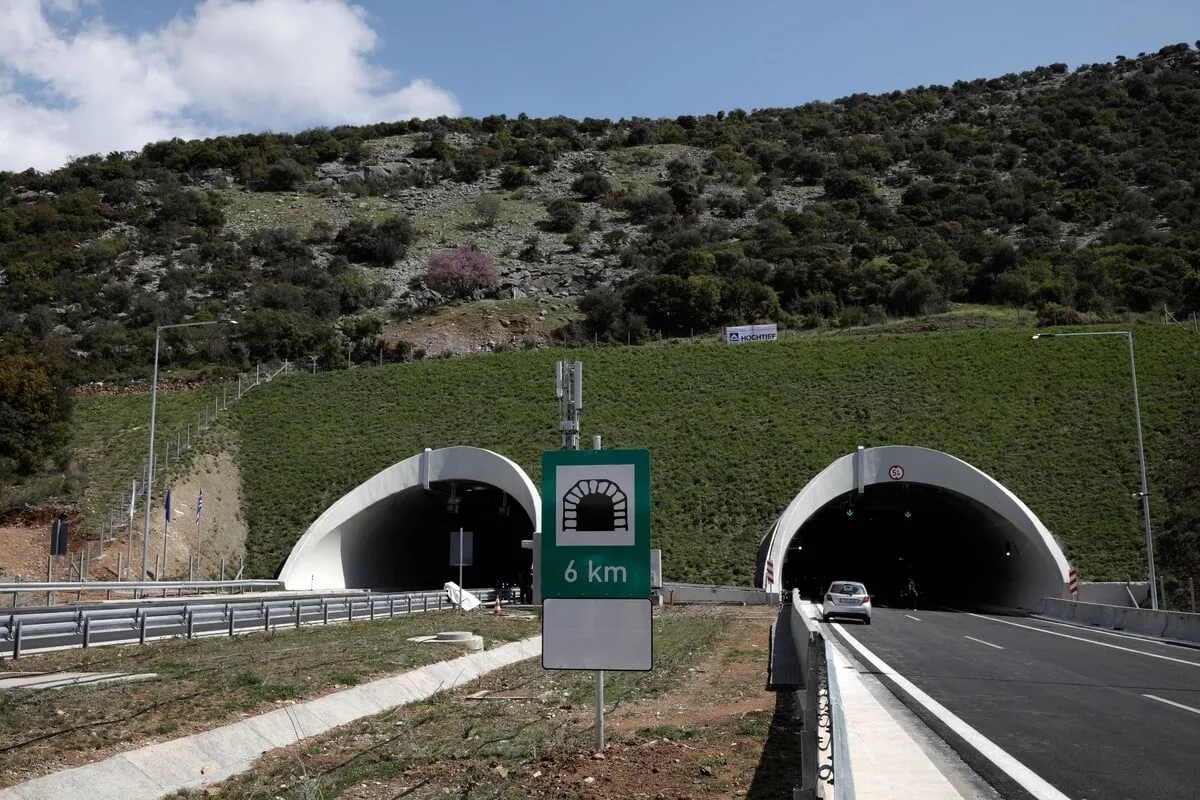 ΠΑΘΕ | Κλειστές ανά δωδεκάωρο από σήμερα έως την Παρασκευή οι σήραγγες των Τεμπών