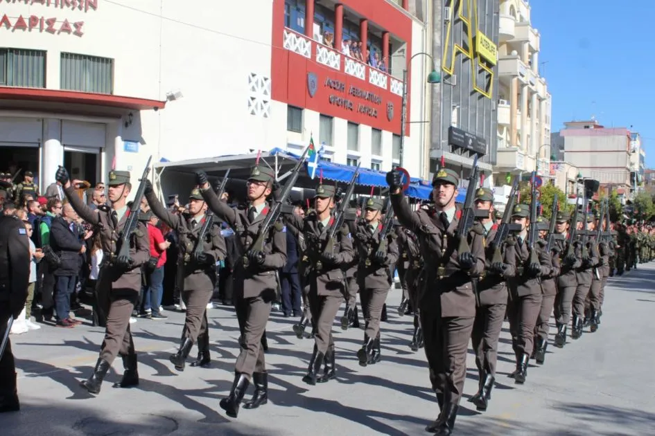 Με λαμπρότητα ο εορτασμός της 28ης Οκτωβρίου στη Λάρισα (ΦΩΤΟ - ΒΙΝΤΕΟ)