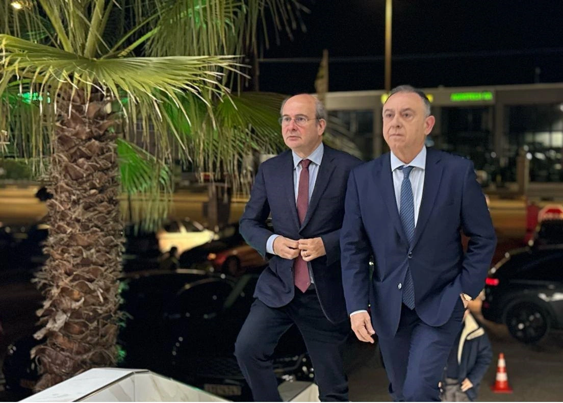 Χατζηδάκης από Λάρισα: Σταθερή η άνοδος της οικονομίας - Μπουλντόζες στη Θεσσαλία (ΦΩΤΟ)
