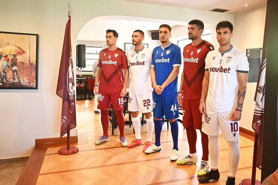 Παρουσίαση φανέλας με... παρενέργειες για το AEL FC ARENA (VIDEOS &amp; ΦΩΤΟ)