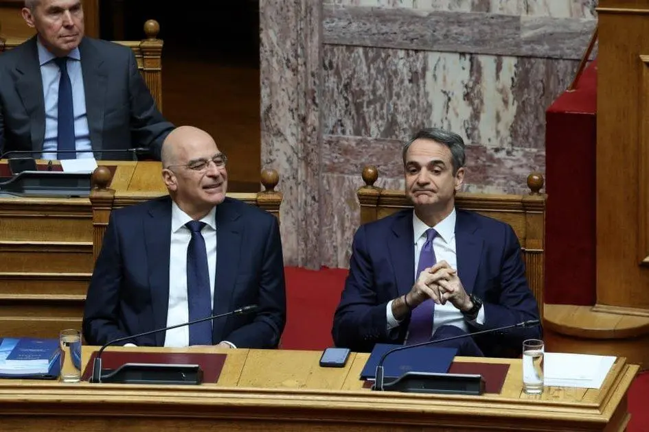 Ρήξη Μαξίμου – Δένδια: Η τροπολογία για τον Άγνωστο Στρατιώτη ως σημείο καμπής