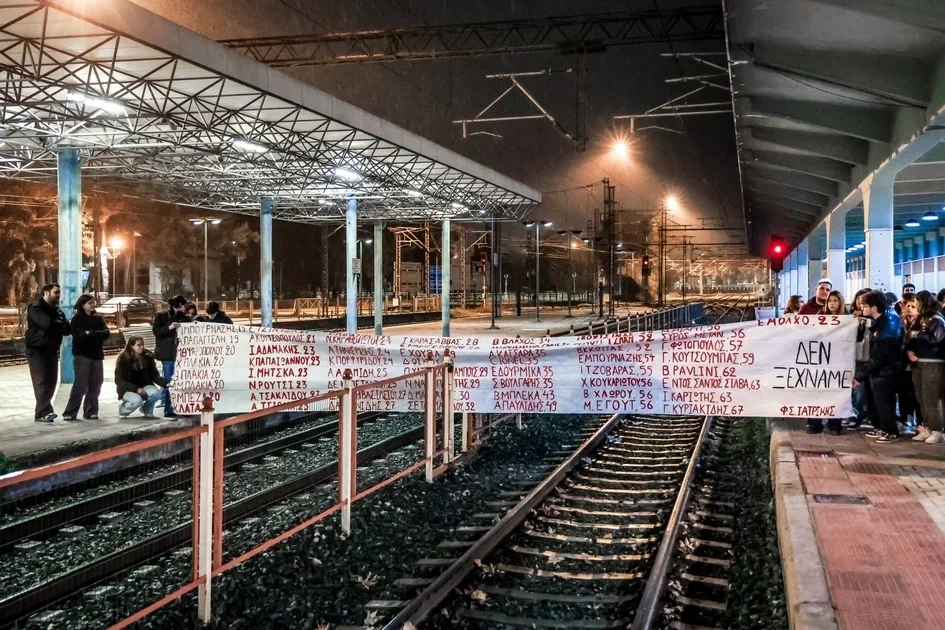 Δεύτερη μήνυση κατά του εφέτη ανακριτή από συγγενείς θύματος των Τεμπών