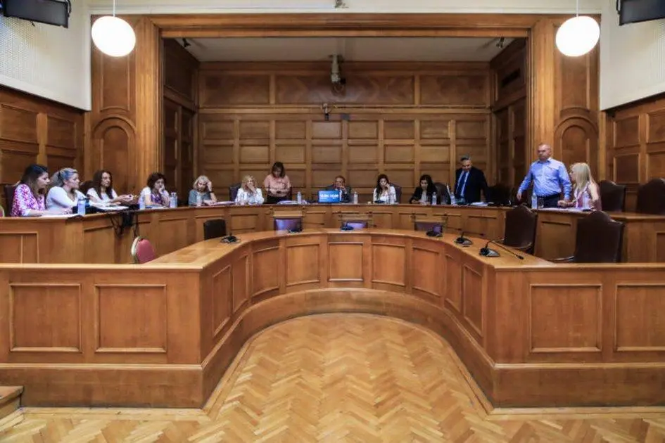 Προανακριτική | "Αθώος" δηλώνει με υπόμνημα ο Καραμανλής για τα Τέμπη 