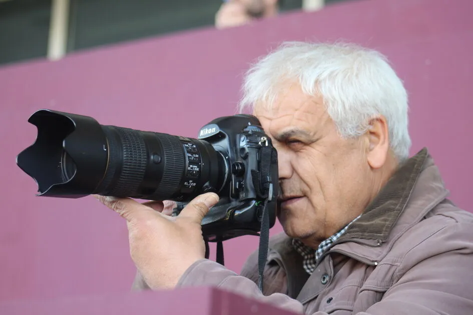 Ο γιατρός που κρατά ζωντανές τις στιγμές της ΑΕΛ