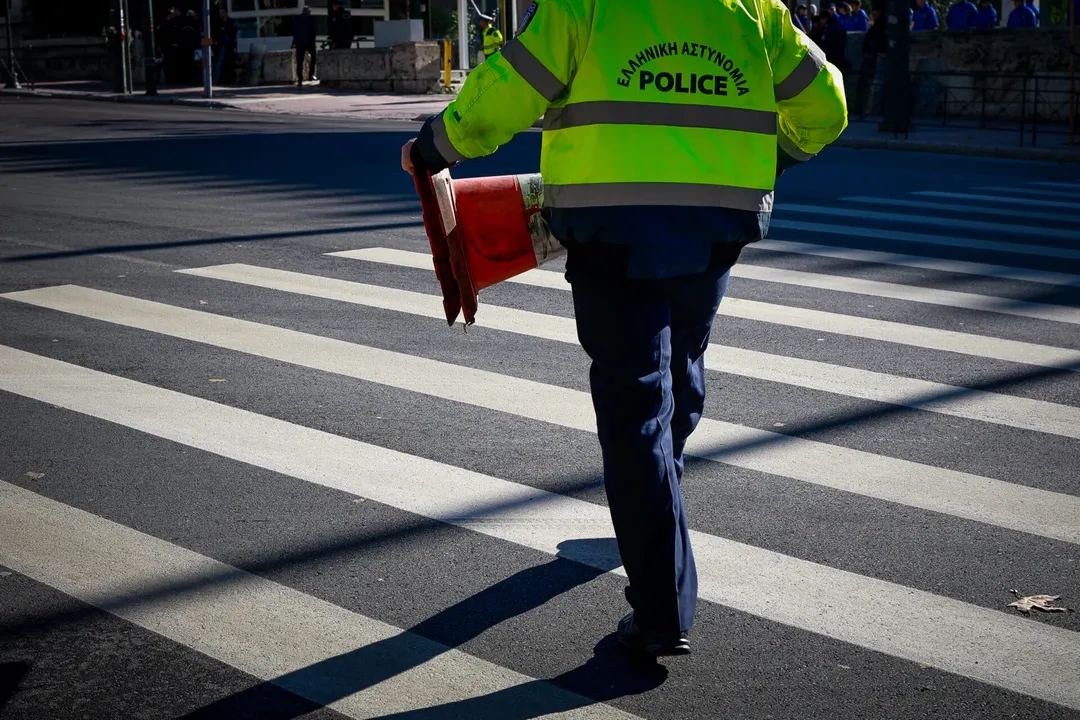 Οι κυκλοφοριακές ρυθμίσεις στη Λάρισα για την σημερινή Χριστουγεννιάτικη Παρέλαση Αρμάτων