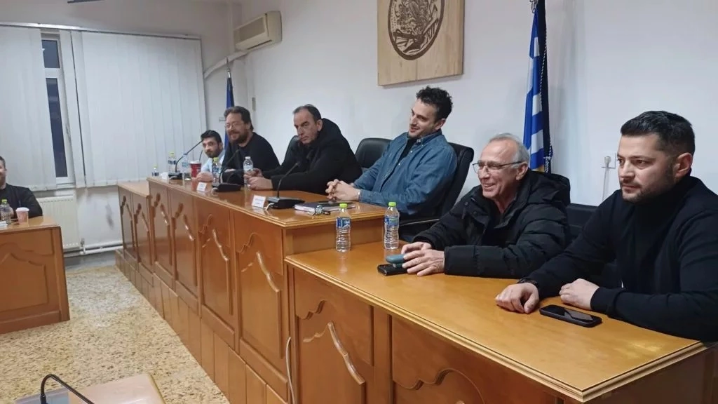 Με προσωρινούς αποκλεισμούς και συλλαλητήρια σε Καρδίτσα και Λάρισα συνεχίζουν οι αγρότες