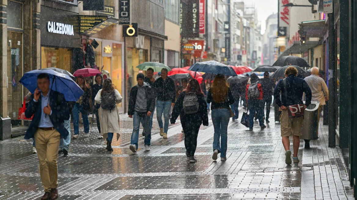 Χειμωνιάτικο σκηνικό την Κυριακή, καλύτερος καιρός από τη νέα εβδομάδα