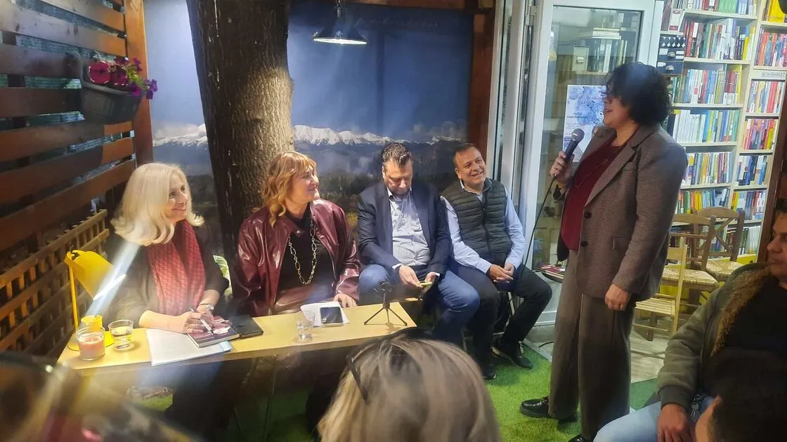 Το βιβλιοπωλείο “Γραμμή” τίμησε το βιβλίο με μια ξεχωριστή βραδιά (ΦΩΤΟ - ΒΙΝΤΕΟ)