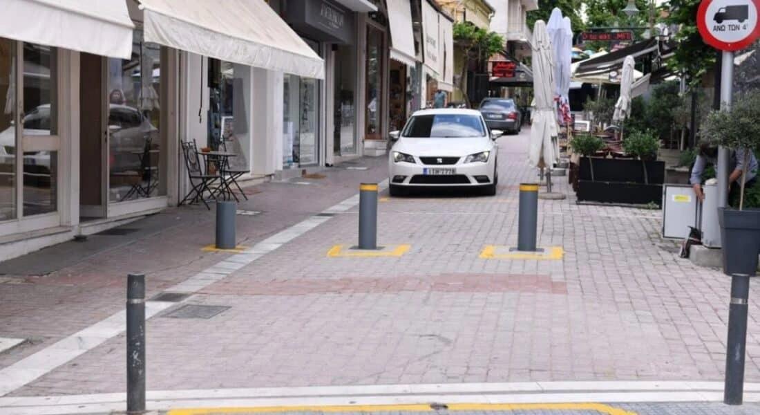 Δήμος Λαρισαίων και ΟΤΕ κλείνουν την εκκρεμότητα με τα κολωνάκια των πεζοδρόμων – 240.000 ευρώ το κόστος