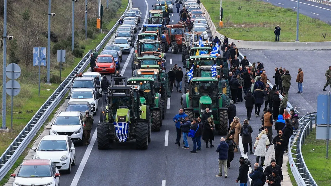 Η εφορία στο κυνήγι των αγροτών - Μπαράζ με ειδοποιητήρια για επιστροφή χρημάτων