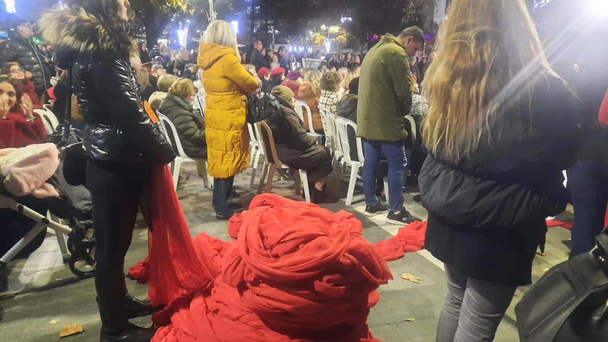H Λάρισα ντύθηκε με το Ύφασμα της Αγάπης (VIDEOS & ΦΩΤΟ)