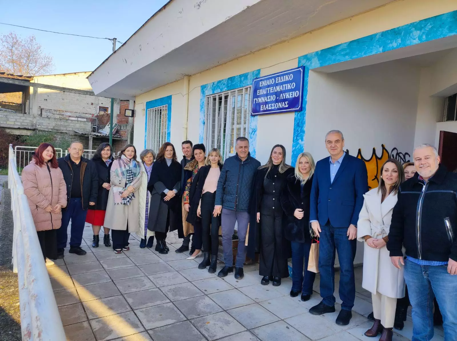 Δώρα στα παιδιά του Ενιαίου Ειδικού Επαγγελματικού Γυμνασίου - Λυκείου Ελασσόνας από τον Περιφερειάρχη (ΦΩΤΟ)