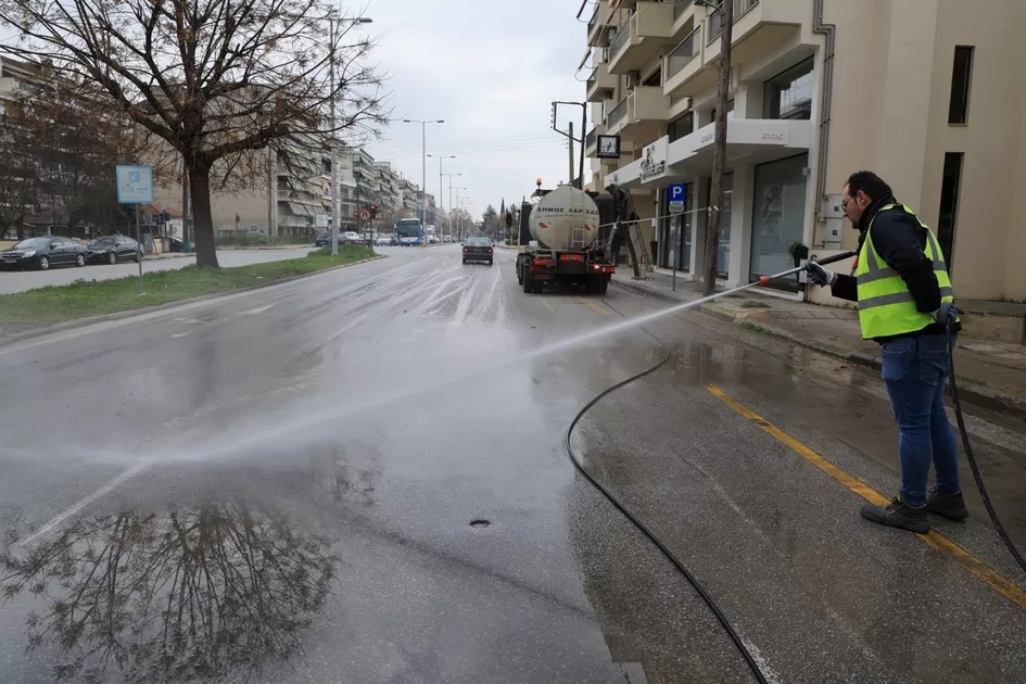 Εργασίες πλύσης στην οδό Αγιάς