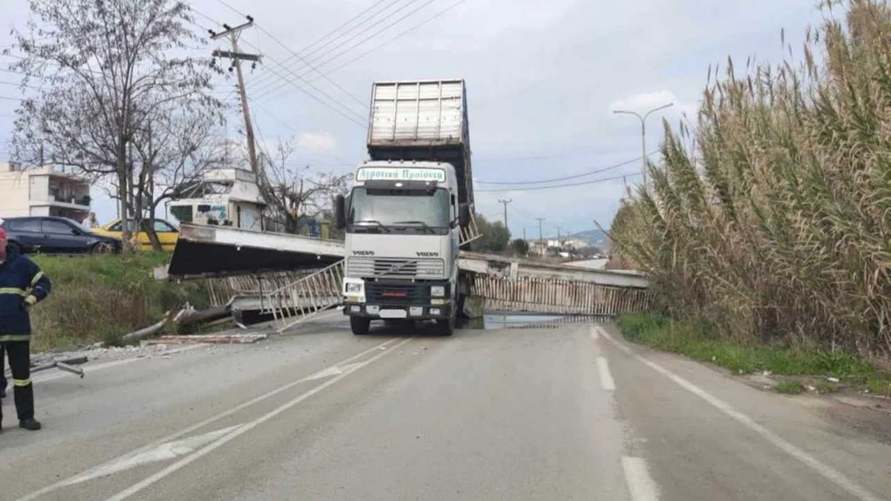 Νταλίκα γκρέμισε πεζογέφυρα στην Εθνική Οδό Αντιρρίου - ΙωαννίνωνΠηγή: iefimerida.gr - Αγρίνιο: Νταλίκα γκρέμισε πεζογέφυρα στην Εθνική Οδό Αντιρρίου - Ιωαννίνων [εικόνες &amp; βίντεο] - iefimerida.gr