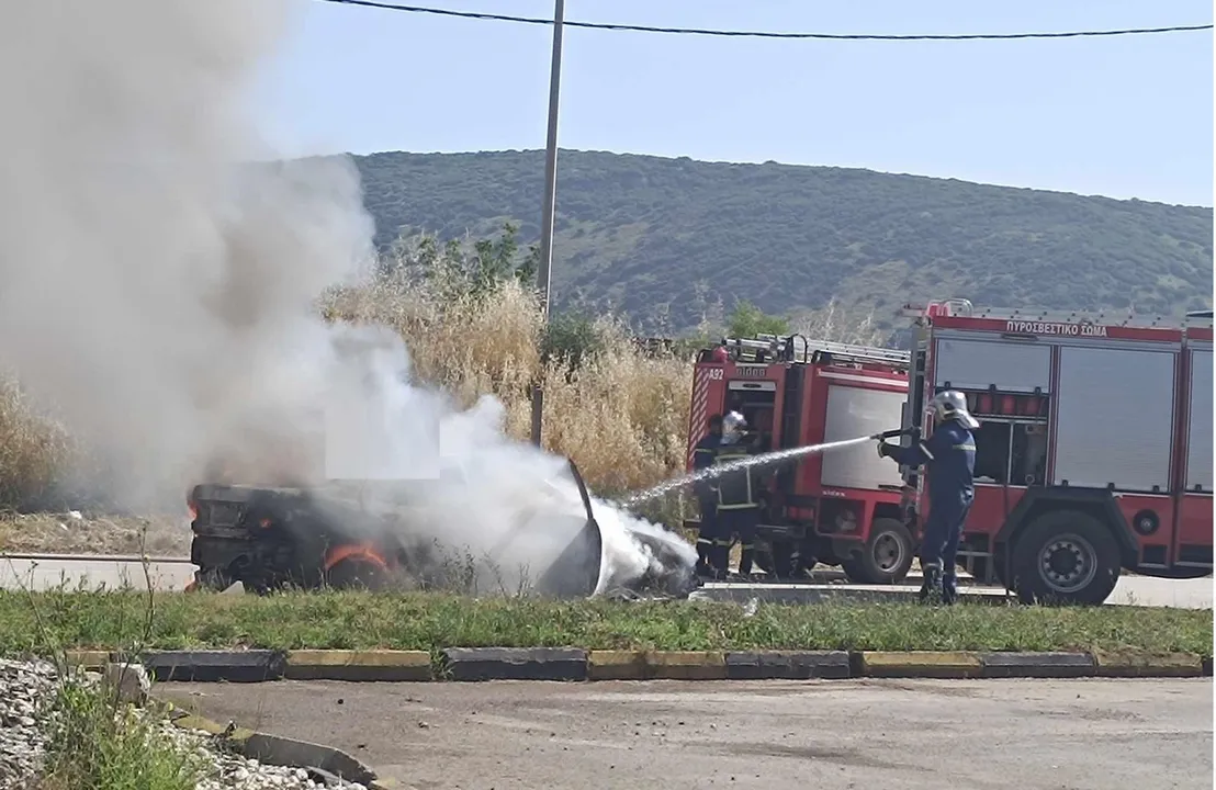 Από Λάρισα ως Βελεστίνο οδηγούσε τυλιγμένος στις φλόγες ο 40χρονος