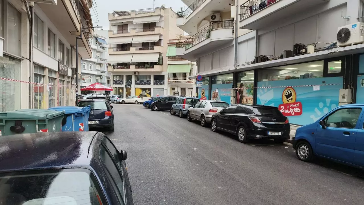 Εργασίες πλύσης το απόγευμα στην οδό Γαριβάλδη
