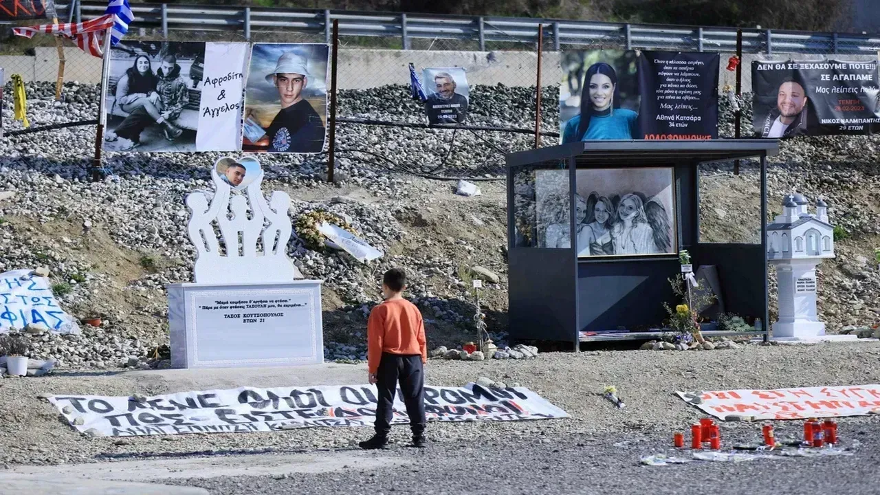 Τέμπη: Τρισάγιο στον τόπο της τραγωδίας από τους Γόννους