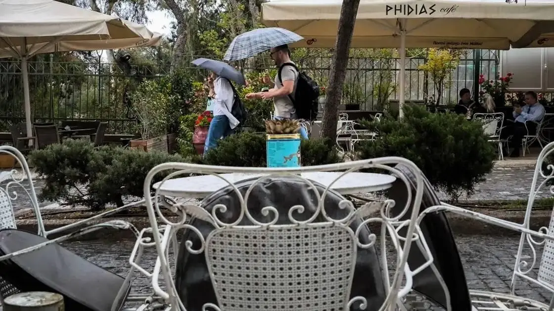 Υποχωρεί ο καύσωνας και φέρνει καταιγίδες και ισχυρούς ανέμους