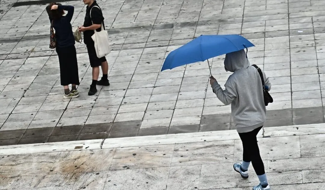 Καιρός: Παγωμένη Πρωτοχρονιά με χιόνια και χιονόνερο στη Λάρισα