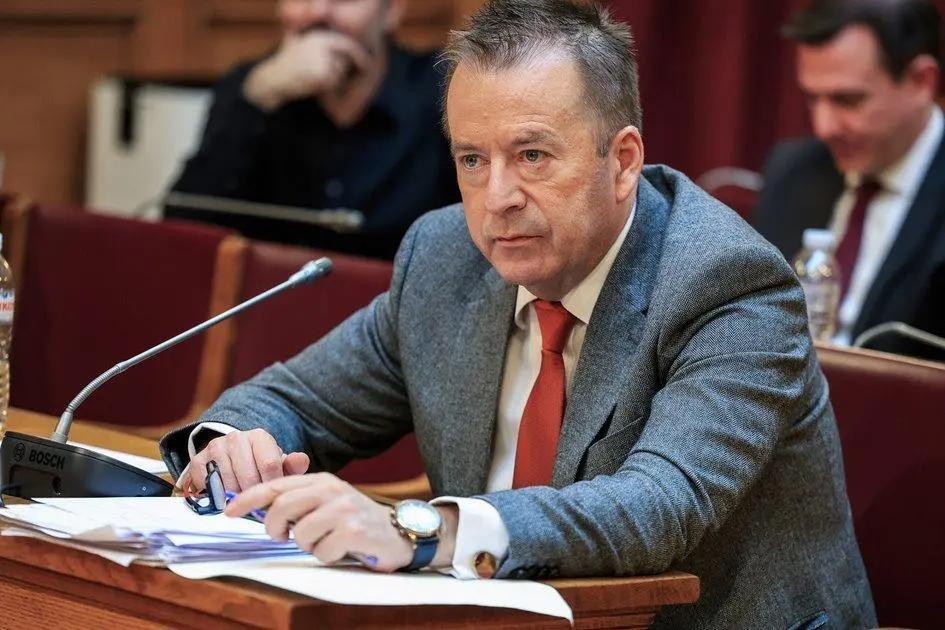 Κόκκαλης για διαγωνισμούς του ΟΠΕΚΑ: Ερωτήματα για «φωτογραφικούς» όρους και αποκλεισμό μικρομεσαίων επιχειρήσεων