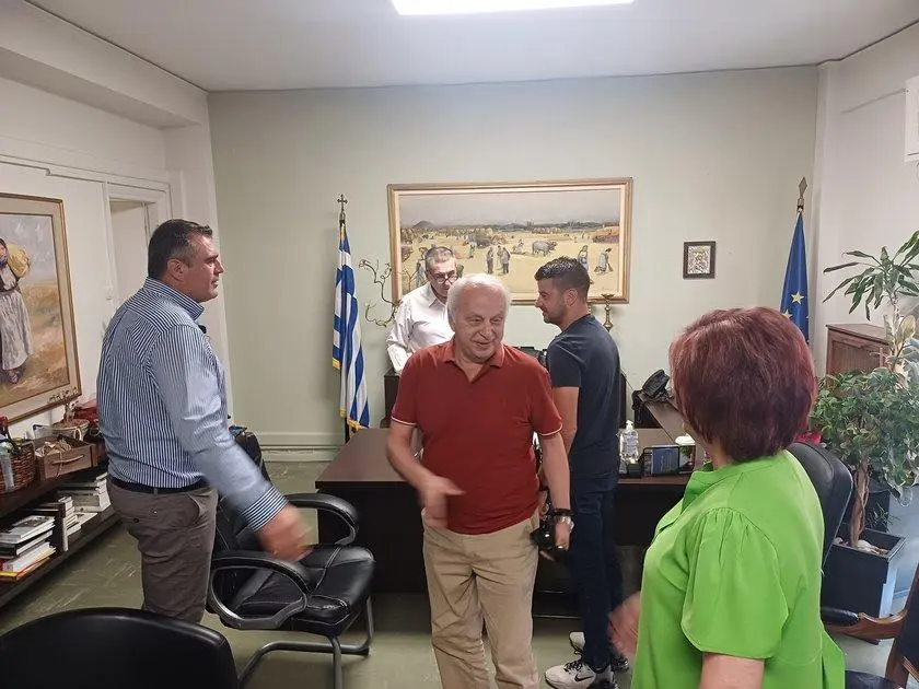 Η Περιφέρεια ενισχύει τον Δήμο Καρδίτσας με ειδικά οχήματα Πολιτικής Προστασίας