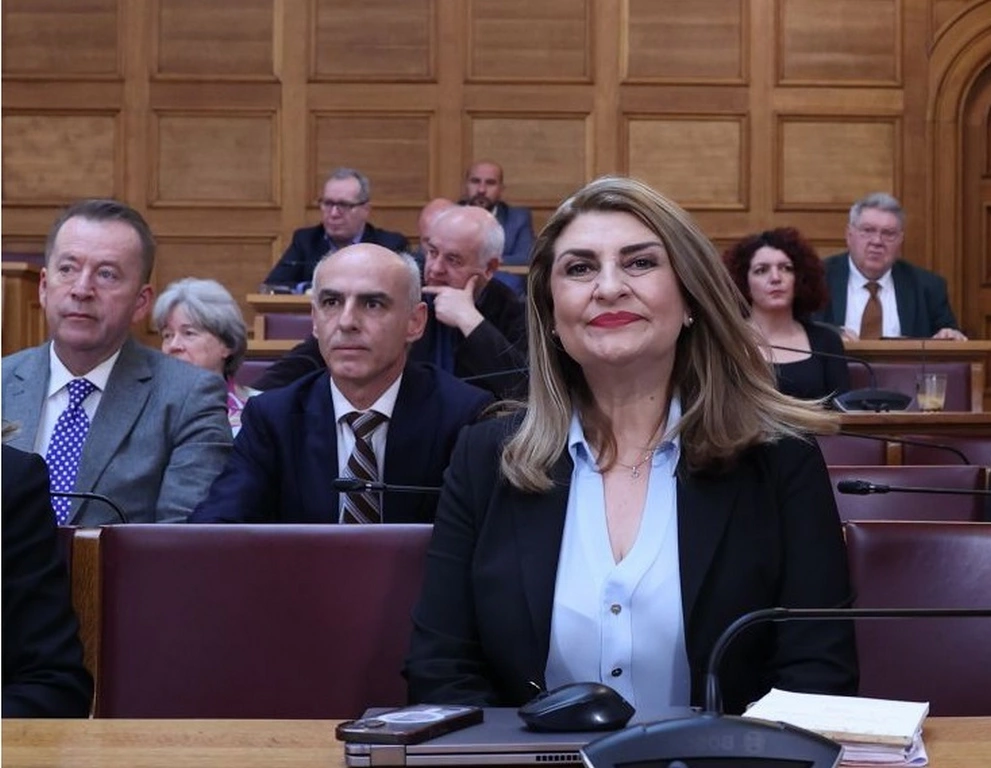 Λιακούλη: Δεν είναι δυνατόν να βυθίζεται δρόμος 15 εκ. € και να… μην φταίει κανείς (ΦΩΤΟ)