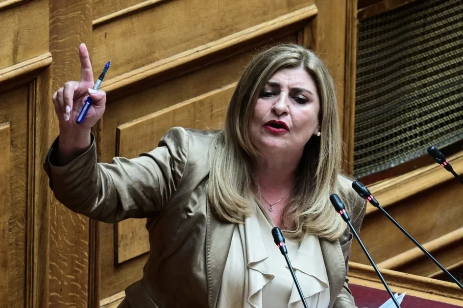 Λιακούλη για ακρίβεια: Κυβέρνηση, μεγάλοι όμιλοι και μεγαλοπάροχοι, πίνουν στην υγειά των κορόιδων!