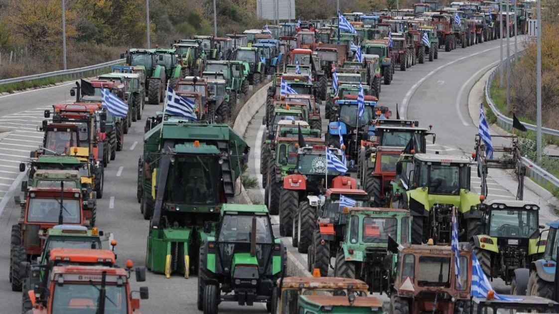 Συνεχίζονται οι αγροτικές κινητοποιήσεις: Κλειστή η Εθνική – Συναυλία και ευρεία στήριξη στο μπλόκο Νίκαιας