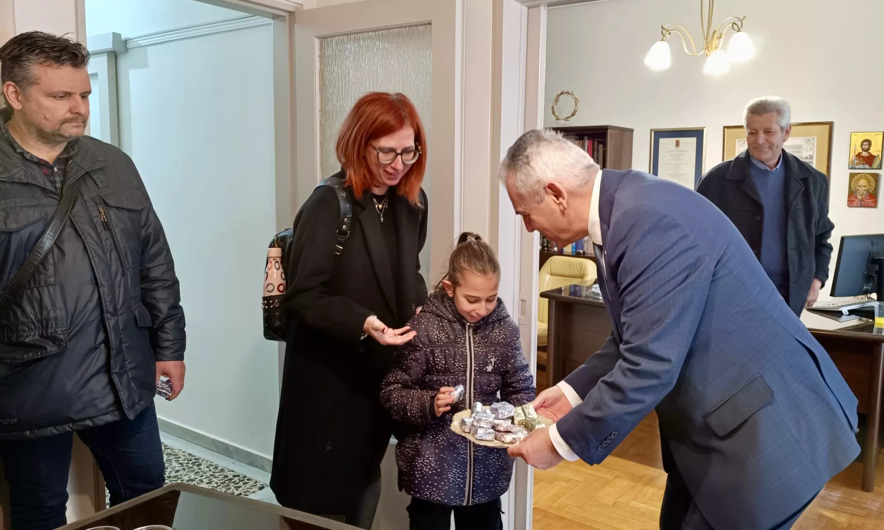 Υπόσχεση Χαρακόπουλου ανήμερα της γιορτής του: Θα συνεχίσω στον ίδιο ευθύ πολιτικό δρόμο! (VIDEO & ΦΩΤΟ)