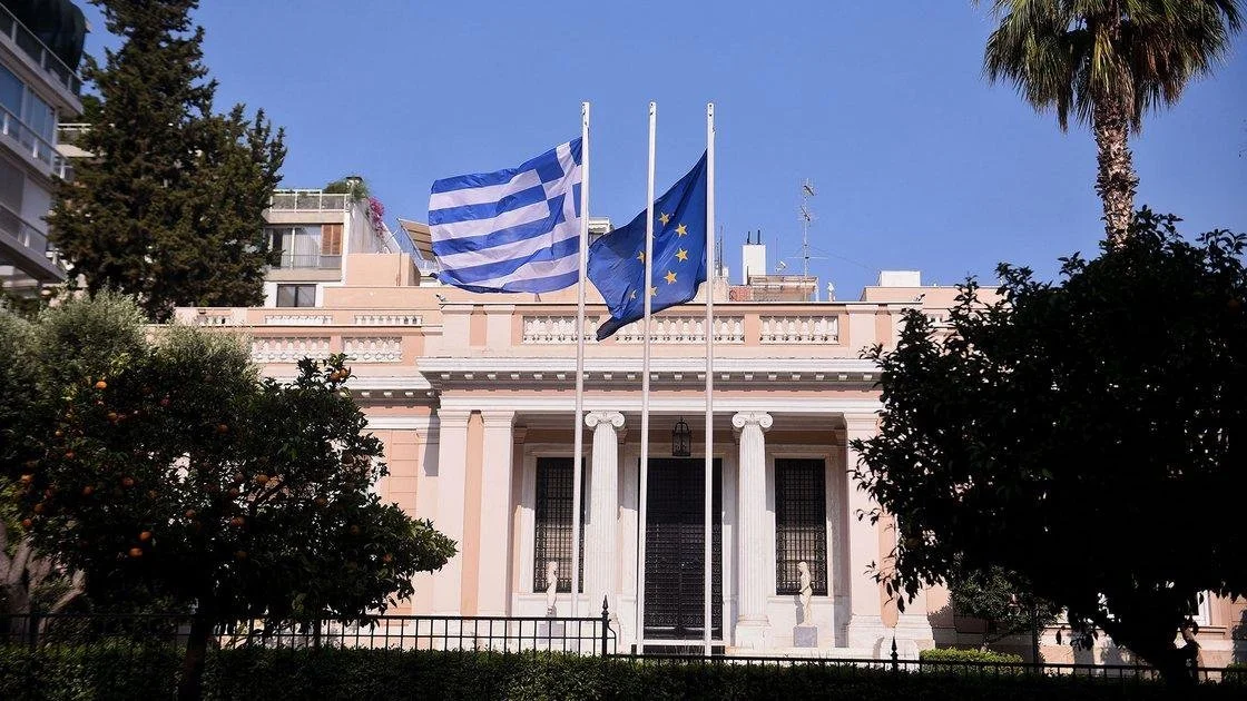 Τα καθηλωμένα ποσοστά της ΝΔ σε συνδυασμό με την έλευση νέων κομμάτων χτυπούν συναγερμό